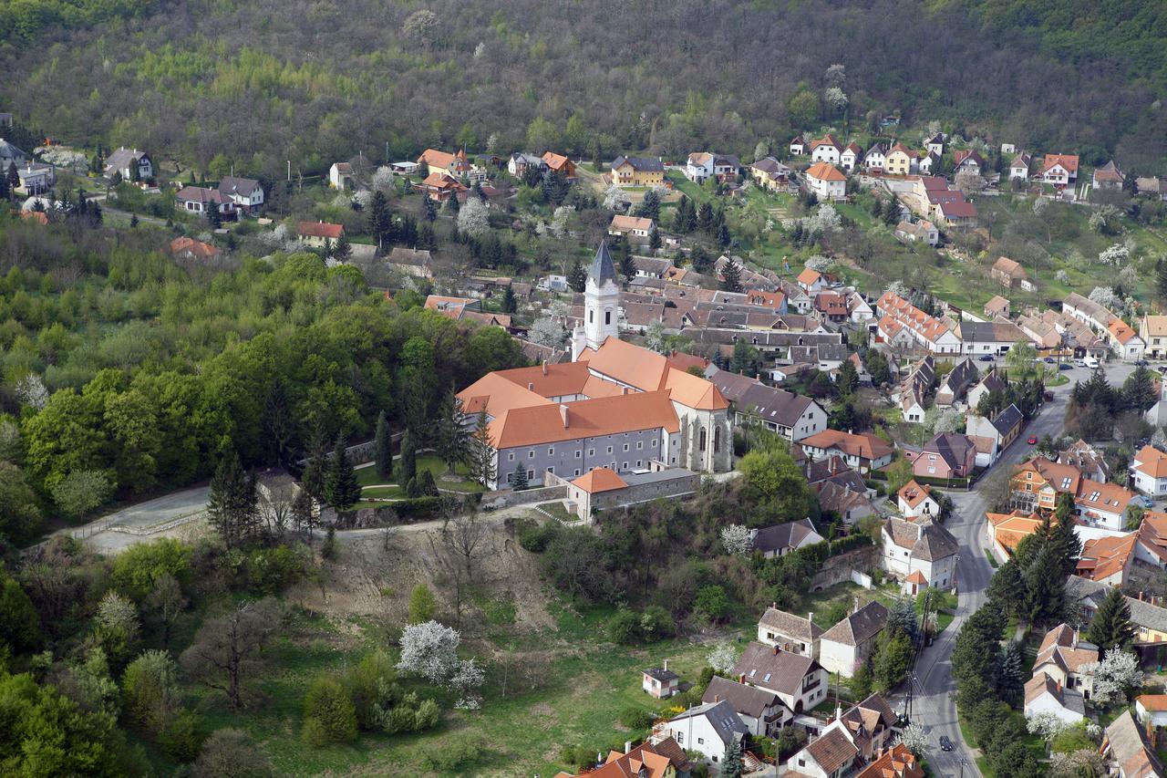 Sopron Monastery Hotel Bagian luar foto